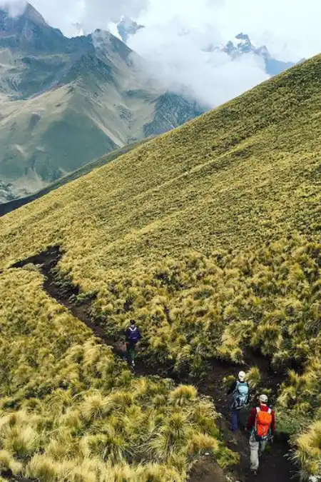 peru-trek-to-ancascocha
