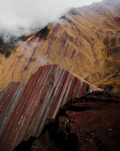 Pallay Punchu is located in Cusco in Layo, it is a natural geological formation