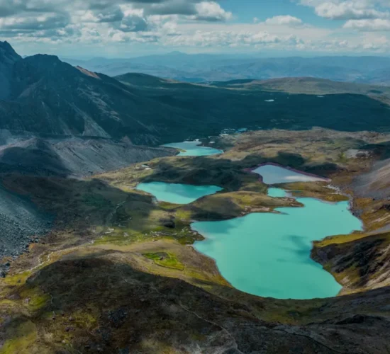 explore-ausangate-trek-12-lakes-in-2-days